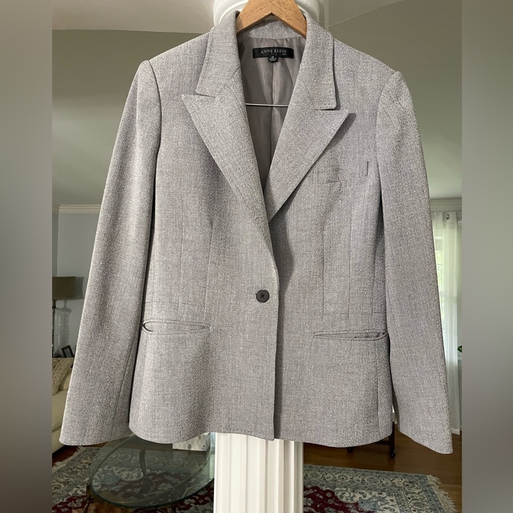 Anne Klein women’s gray blazer/ jacket size 14 with one button closure